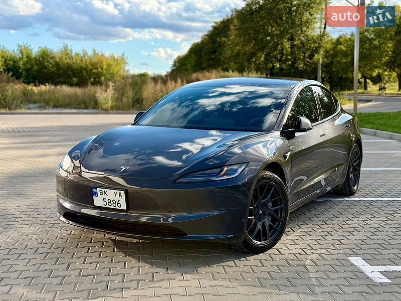 Седан Tesla Model 3 2024 в Ровно