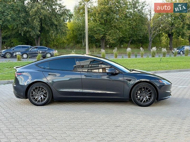 Седан Tesla Model 3 2024 в Рівному