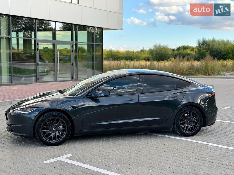 Седан Tesla Model 3 2024 в Рівному