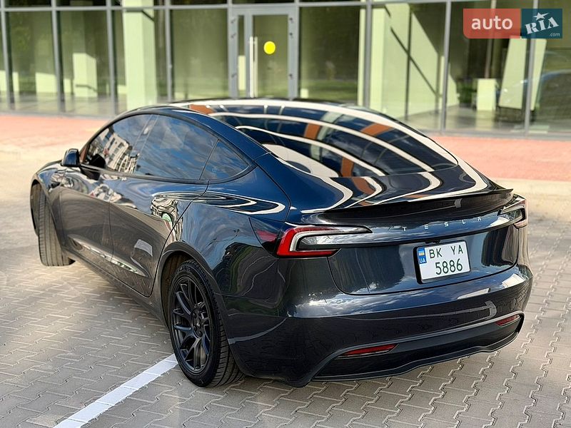 Седан Tesla Model 3 2024 в Рівному