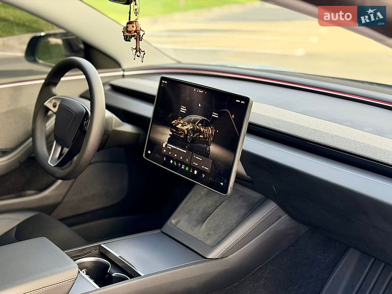 Седан Tesla Model 3 2024 в Рівному