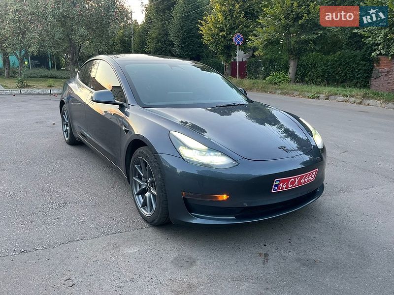 Седан Tesla Model 3 2023 в Львові