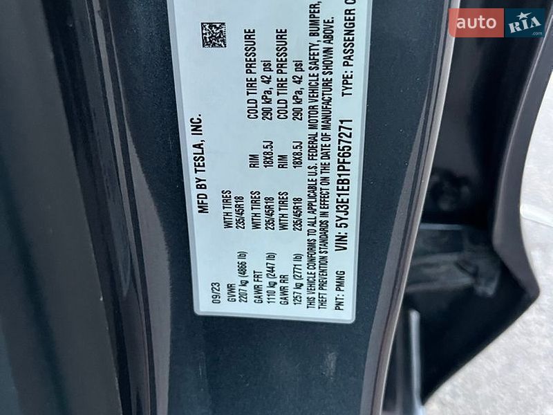 Седан Tesla Model 3 2023 в Львові