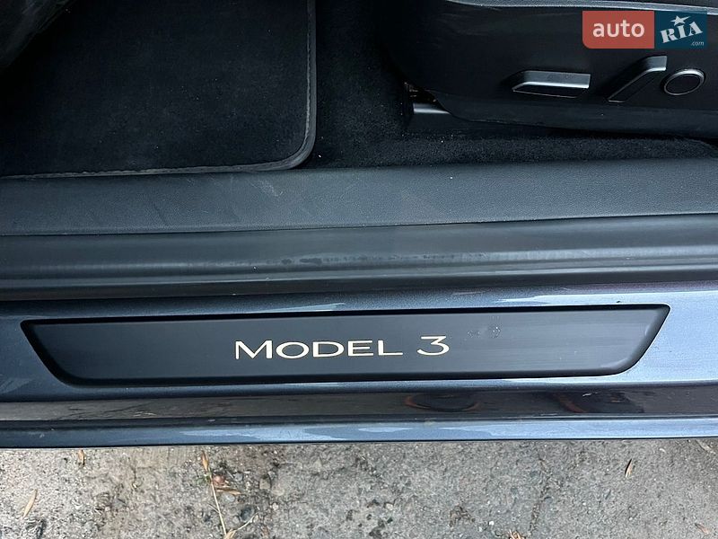 Седан Tesla Model 3 2023 в Львові
