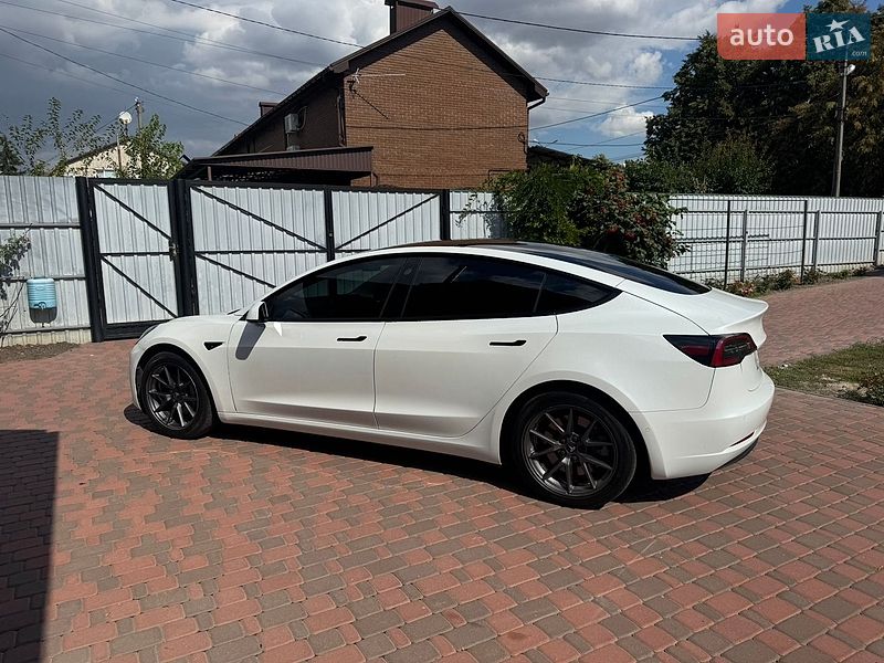 Седан Tesla Model 3 2021 в Миргороді