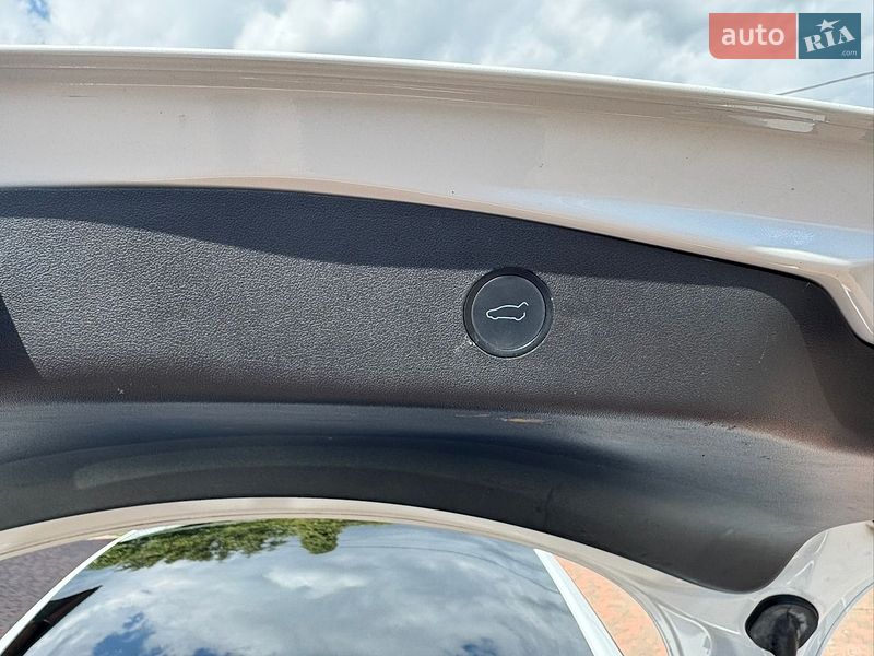 Седан Tesla Model 3 2021 в Миргороді