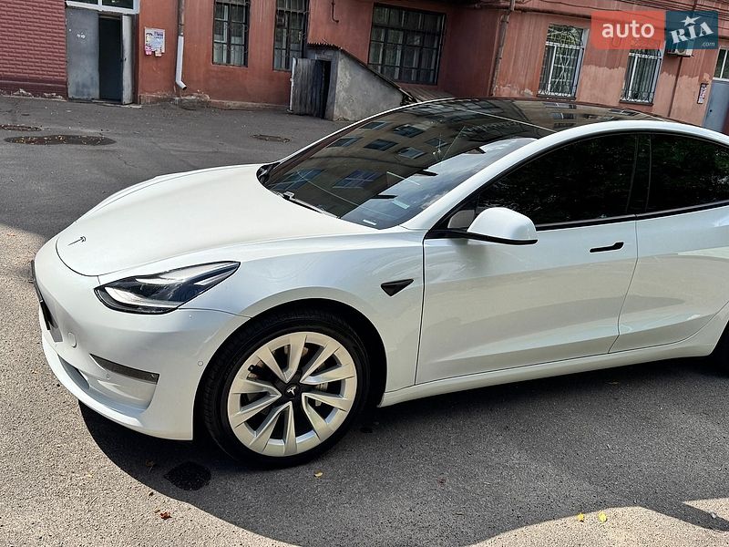 Седан Tesla Model 3 2021 в Кривому Розі