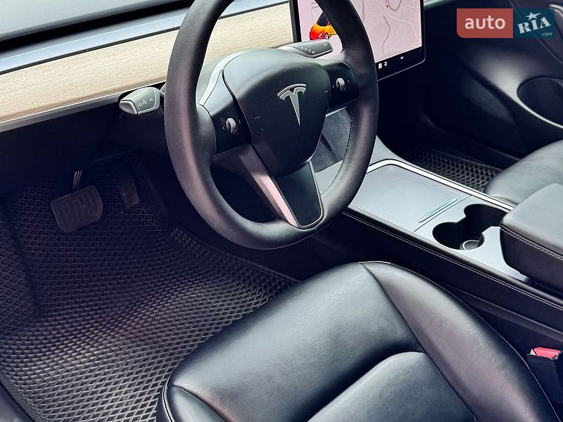 Седан Tesla Model 3 2021 в Кривому Розі