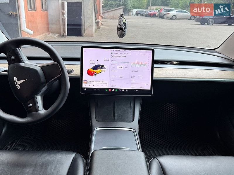 Седан Tesla Model 3 2021 в Кривому Розі