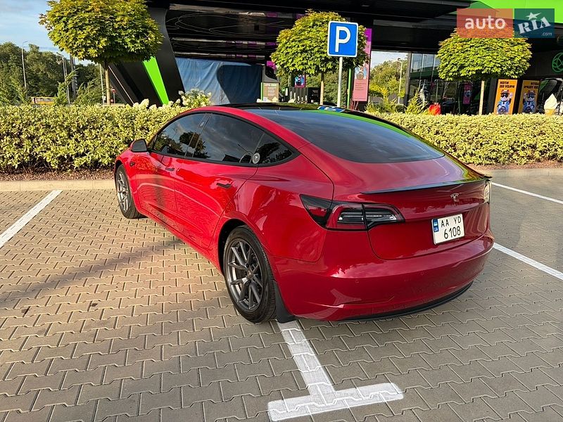 Седан Tesla Model 3 2021 в Киеве