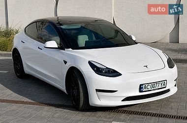 Седан Tesla Model 3 2021 в Луцке