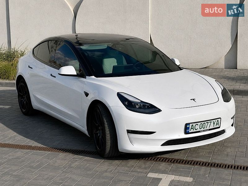 Седан Tesla Model 3 2021 в Луцке