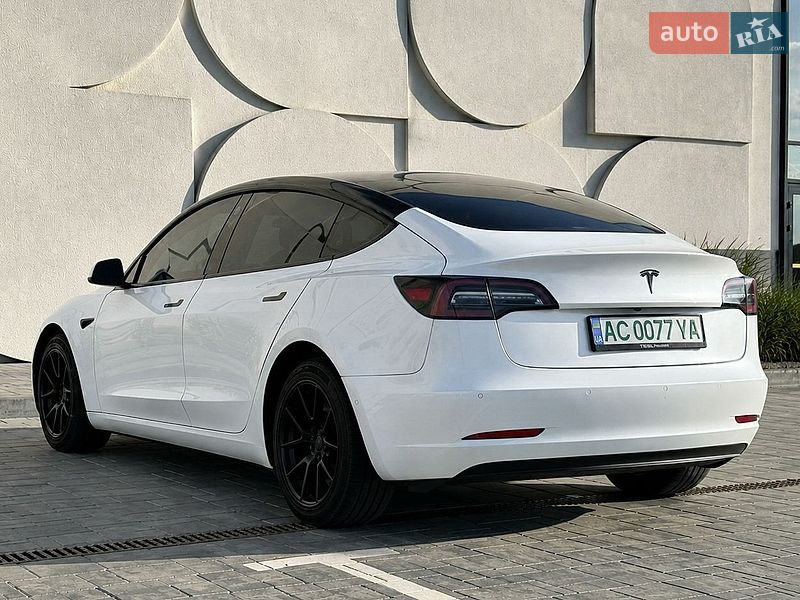 Седан Tesla Model 3 2021 в Луцке