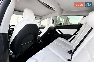 Седан Tesla Model 3 2021 в Луцке