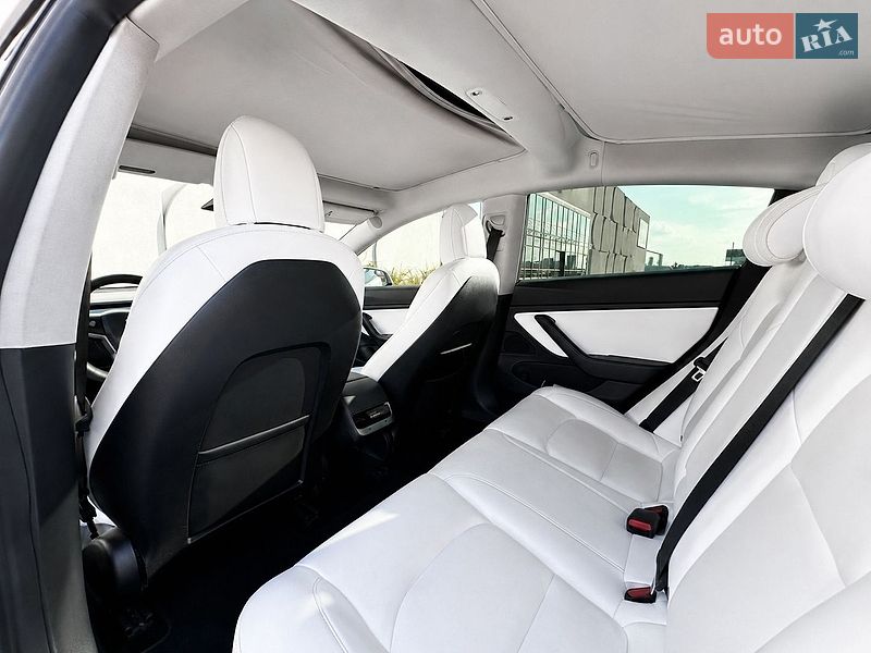 Седан Tesla Model 3 2021 в Луцке