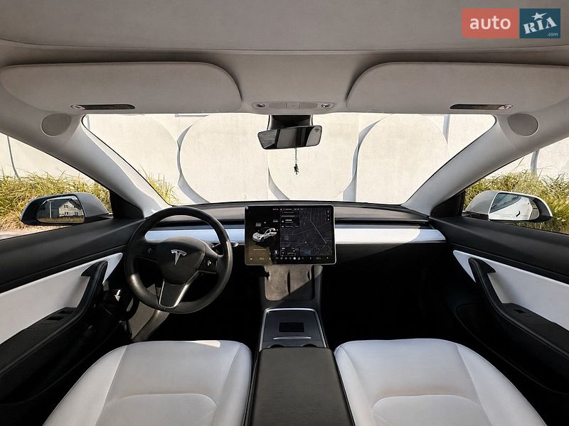 Седан Tesla Model 3 2021 в Луцке