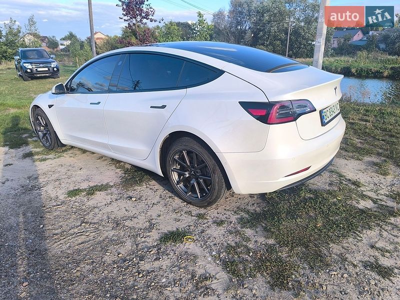 Седан Tesla Model 3 2022 в Львові