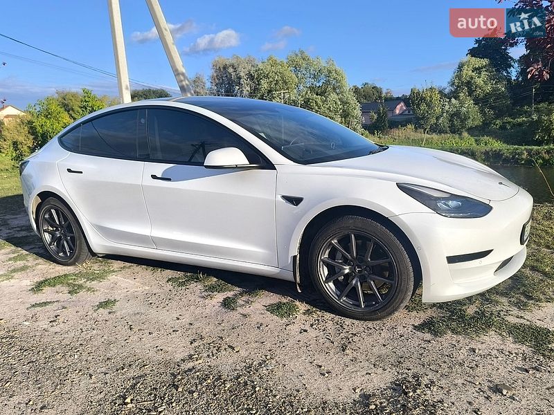 Седан Tesla Model 3 2022 в Львові