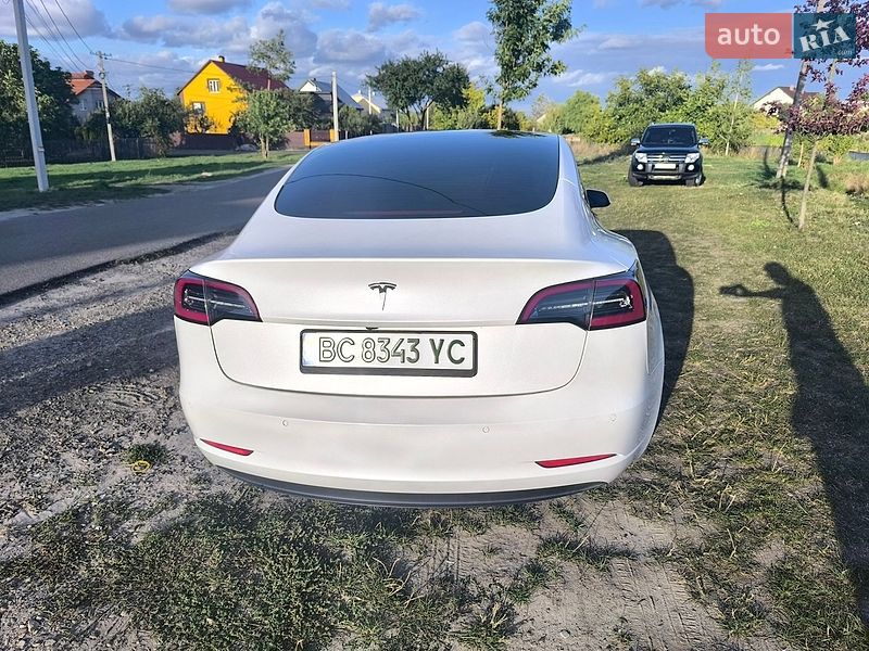 Седан Tesla Model 3 2022 в Львові