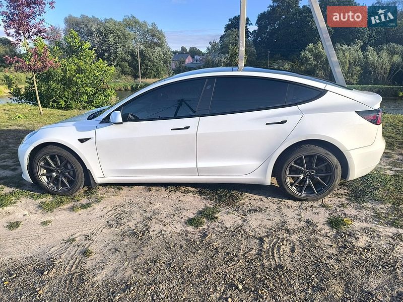 Седан Tesla Model 3 2022 в Львові