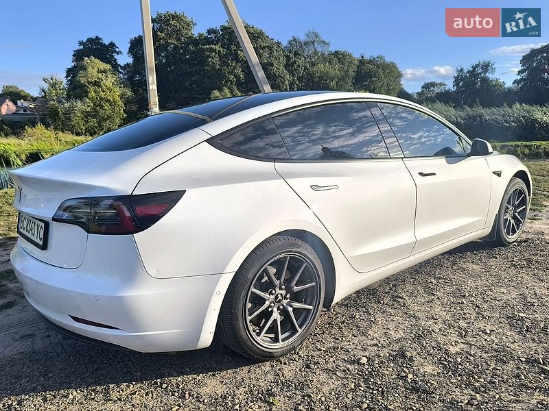 Седан Tesla Model 3 2022 в Львові