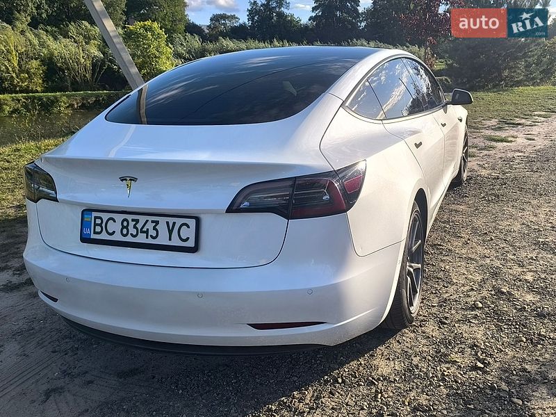 Седан Tesla Model 3 2022 в Львові