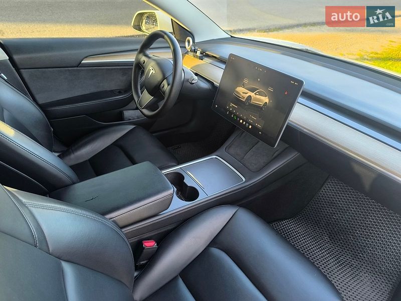 Седан Tesla Model 3 2022 в Львові