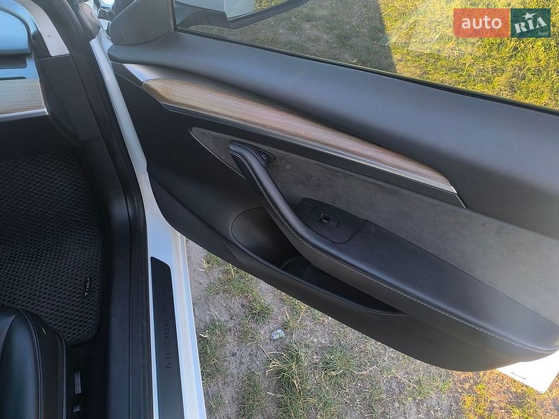 Седан Tesla Model 3 2022 в Львові