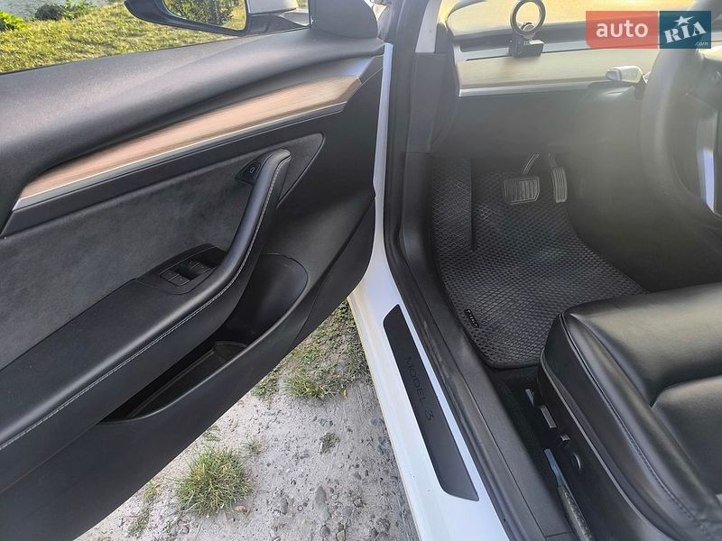 Седан Tesla Model 3 2022 в Львові