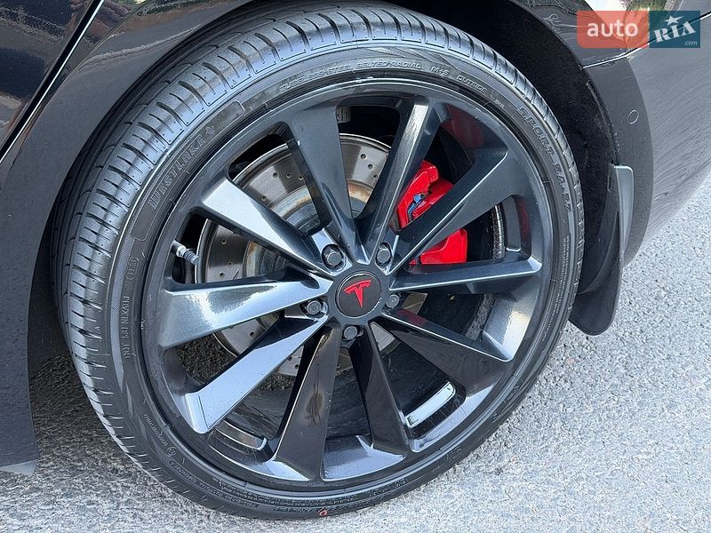 Седан Tesla Model 3 2018 в Николаеве