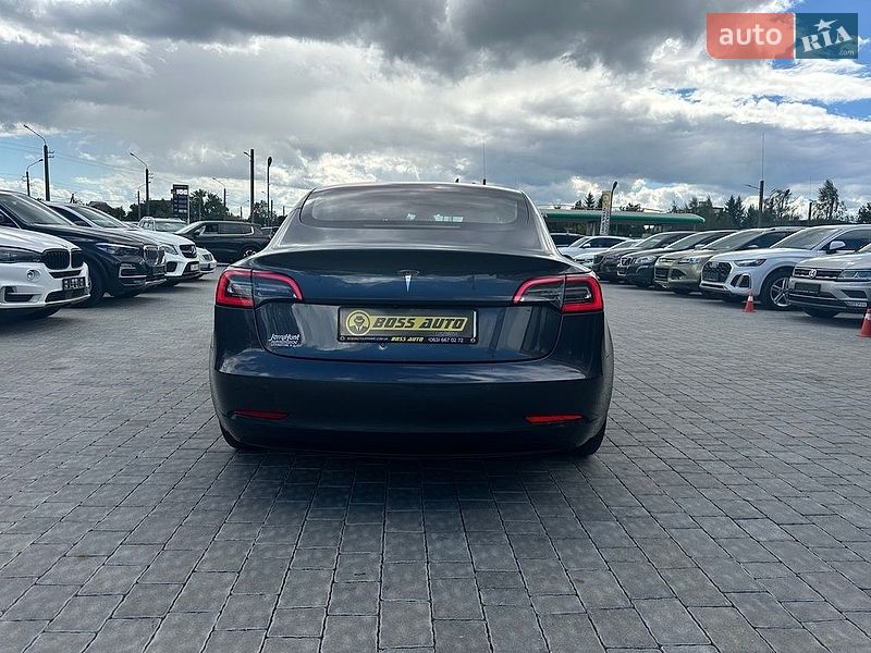 Седан Tesla Model 3 2018 в Ивано-Франковске