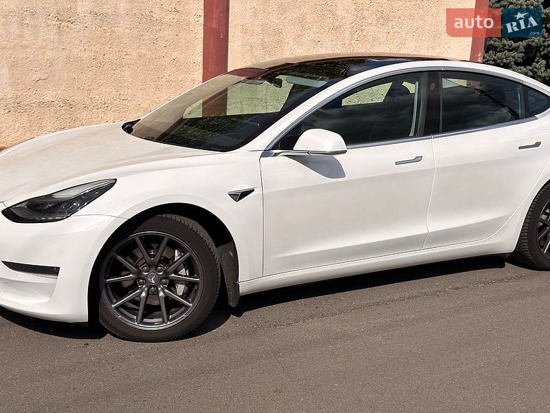 Седан Tesla Model 3 2020 в Ковеле