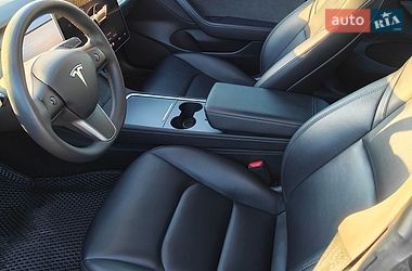 Седан Tesla Model 3 2022 в Вараше