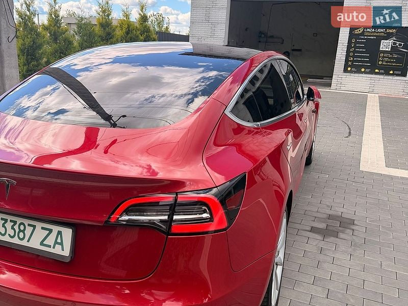 Седан Tesla Model 3 2018 в Киеве