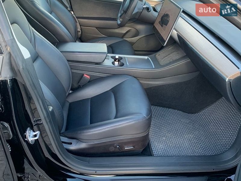Седан Tesla Model 3 2023 в Сокале