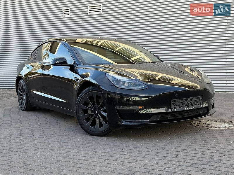 Седан Tesla Model 3 2022 в Рівному