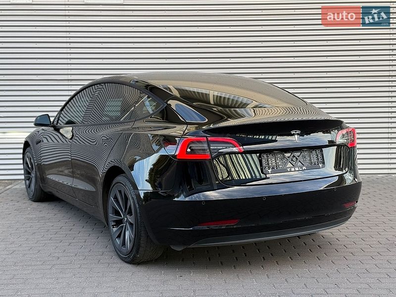 Седан Tesla Model 3 2022 в Рівному
