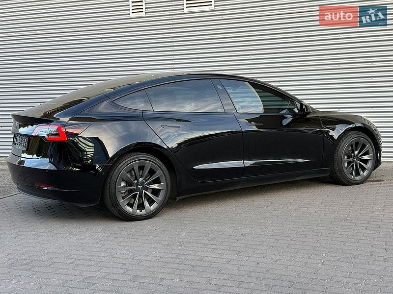 Седан Tesla Model 3 2022 в Рівному