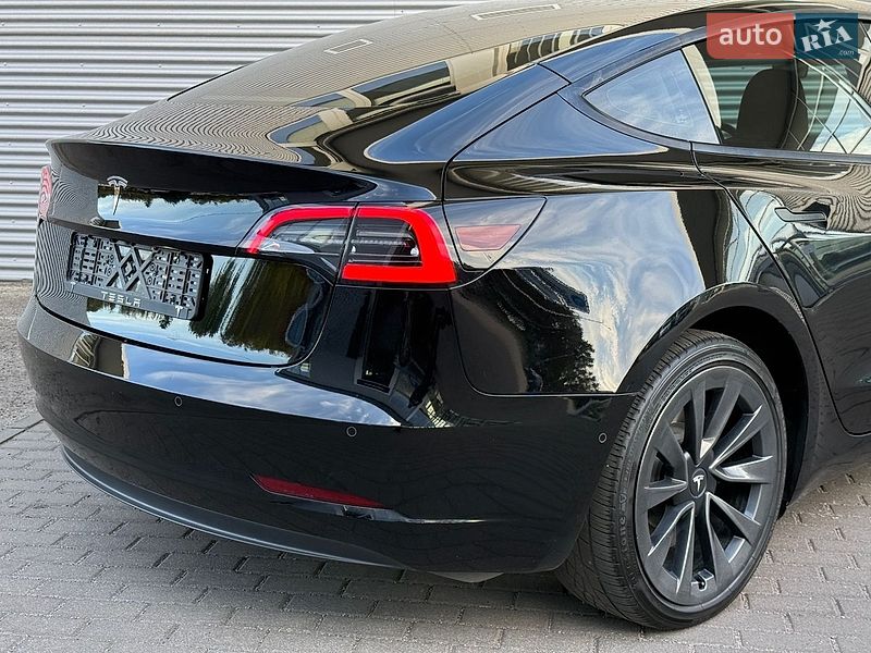 Седан Tesla Model 3 2022 в Рівному