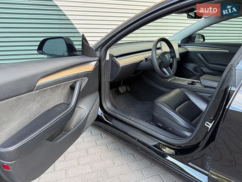 Седан Tesla Model 3 2022 в Рівному