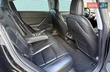 Седан Tesla Model 3 2022 в Рівному