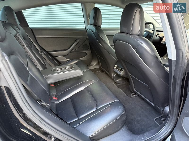 Седан Tesla Model 3 2022 в Рівному