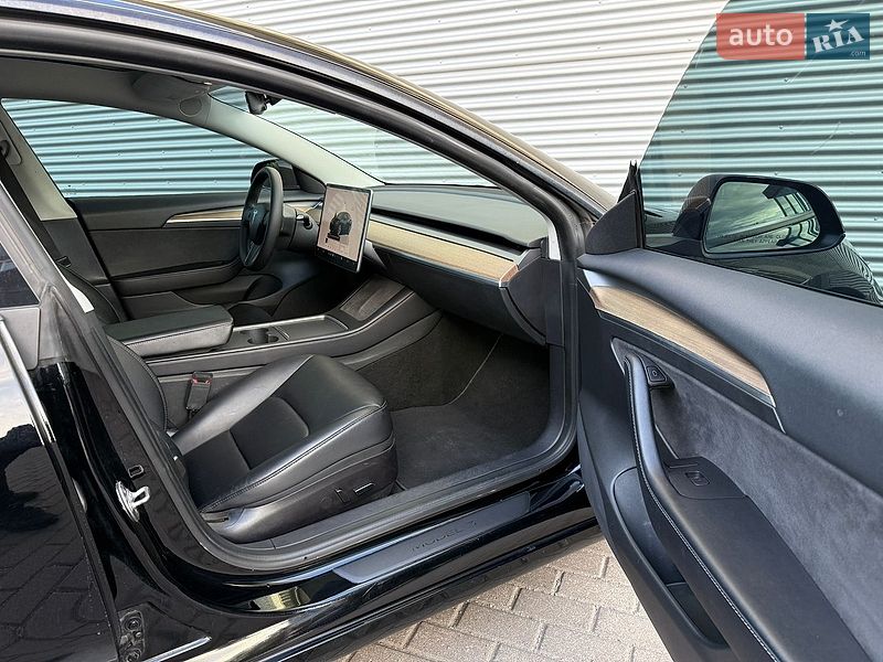 Седан Tesla Model 3 2022 в Рівному