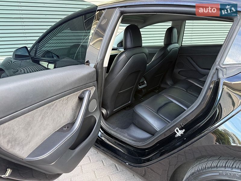 Седан Tesla Model 3 2022 в Рівному