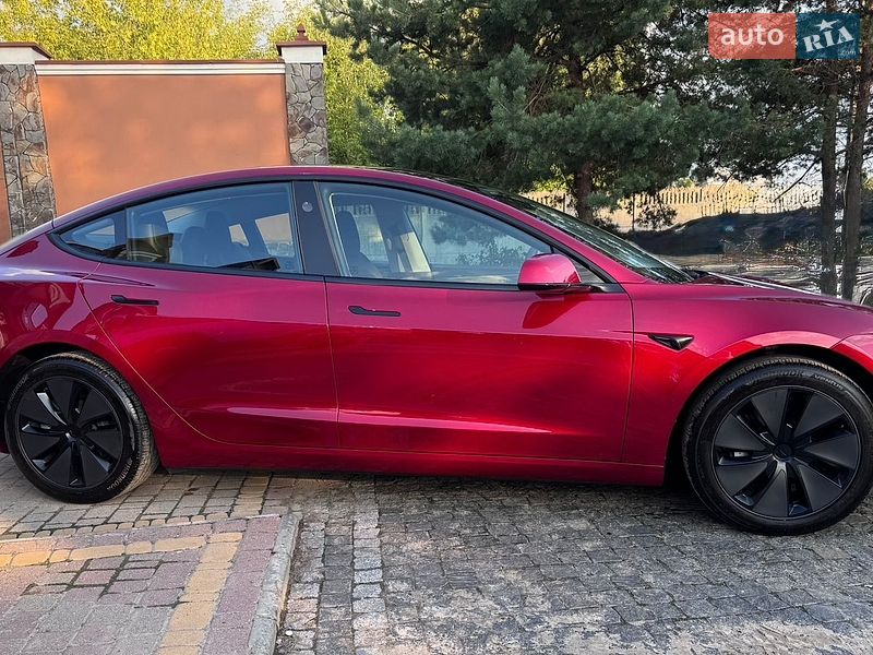Седан Tesla Model 3 2025 в Львове