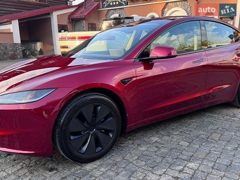 Седан Tesla Model 3 2025 в Львове