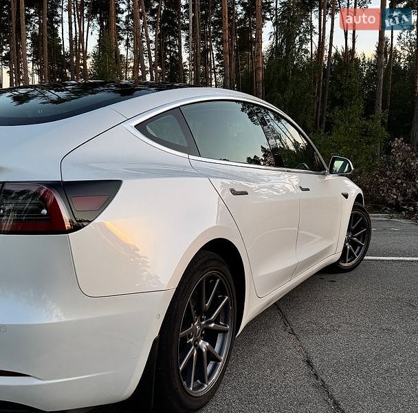 Седан Tesla Model 3 2019 в Житомирі