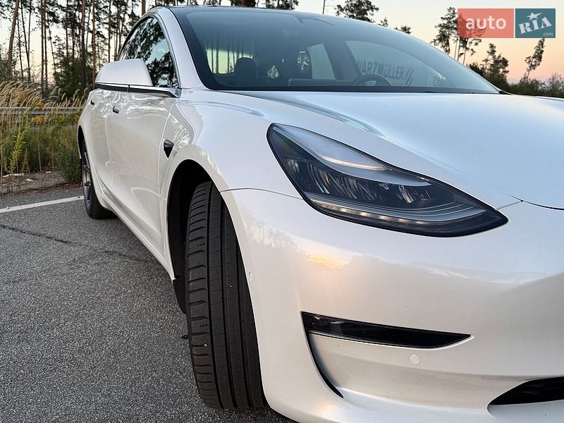 Седан Tesla Model 3 2019 в Житомирі