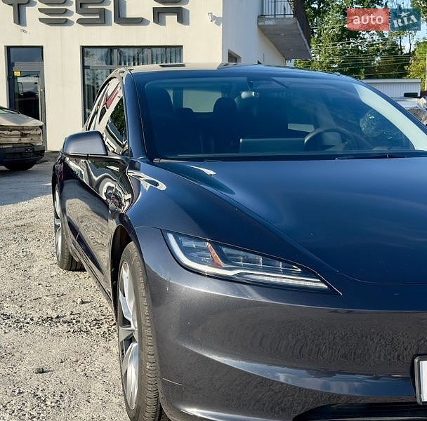 Седан Tesla Model 3 2024 в Вінниці