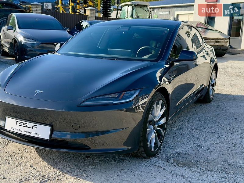 Седан Tesla Model 3 2024 в Вінниці